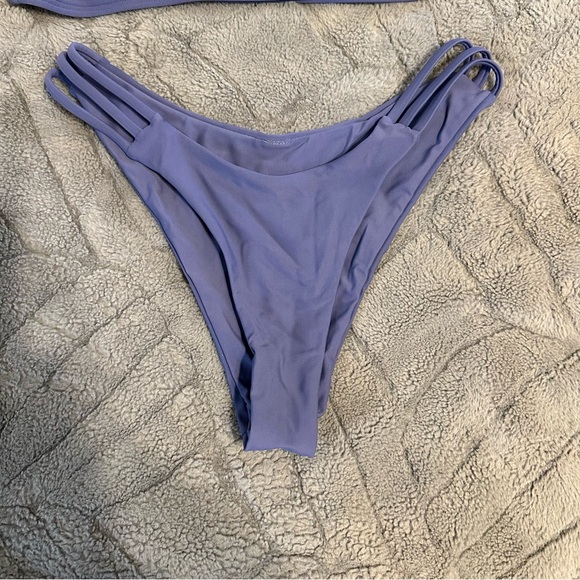 STRAPPY BIKINI TOP AND BOTTOM SIZE SMALL - Picture 3 of 5